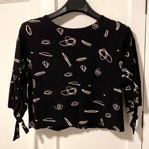 🍓eve gravel | Black Abstract Pattern Crop